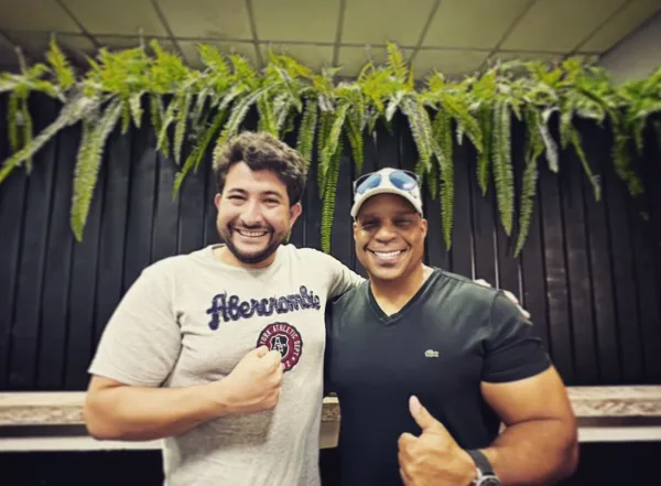 Ary Xavier ao lado de Oliver Velez
